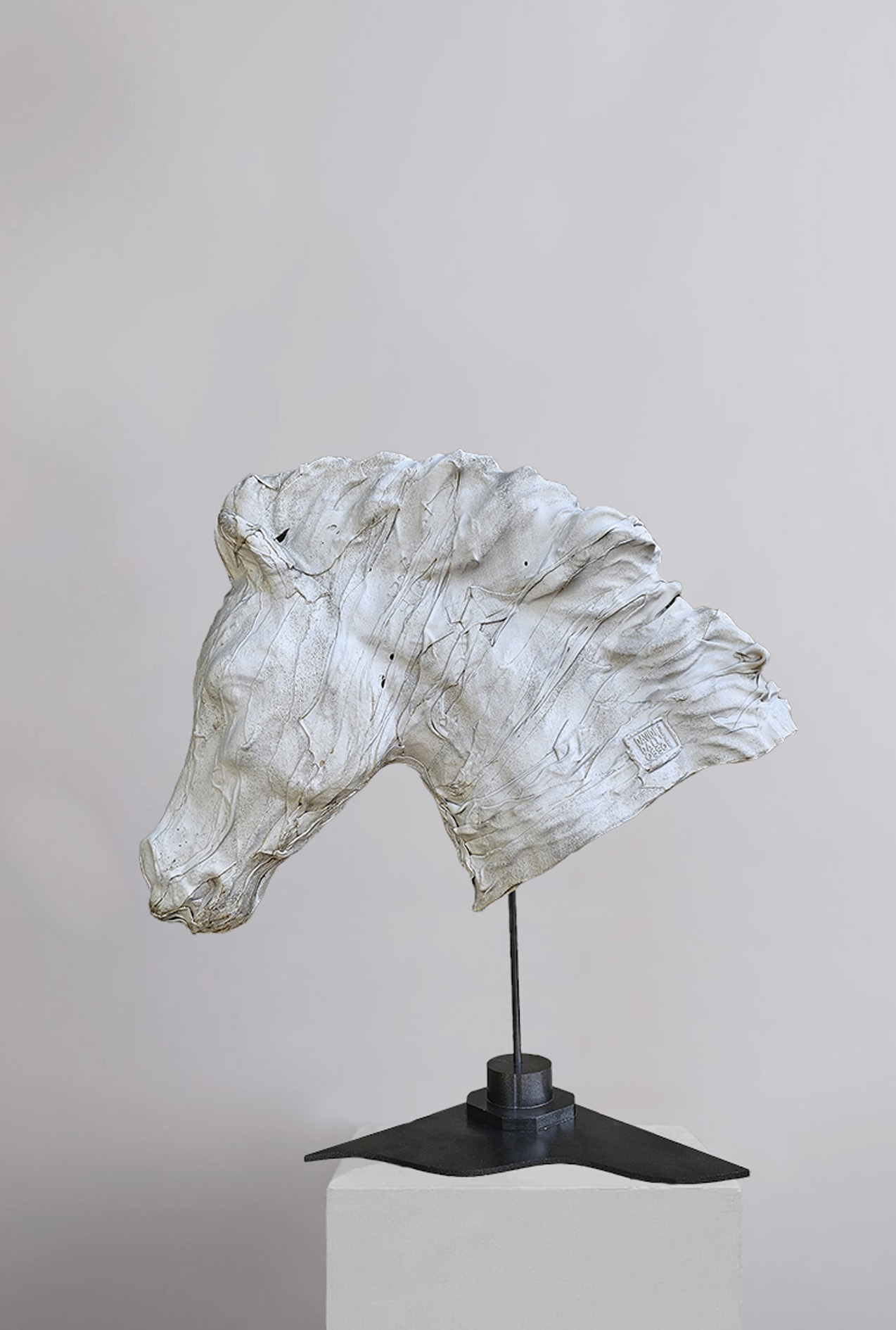 Davide Dall'Osso D6.2518 Cavallo arabo (bianco materico) 78x58x22 a
